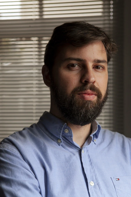Retrato de Marcelo Araldi, psicólogo clínico e psicanalista em Curitiba.